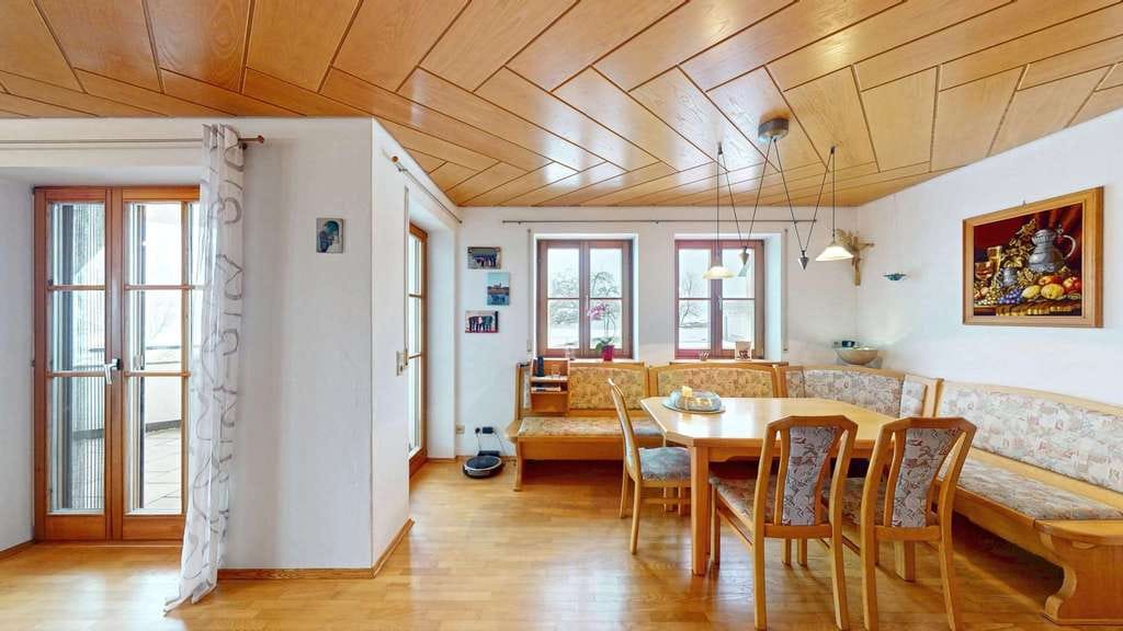 Immobilie in Waldburg - Großzügiges 2-Familienhaus in Waldburg-Egg mit Alpenblick, Bauplatzpotenzial & 4 Garagen - Bild 3