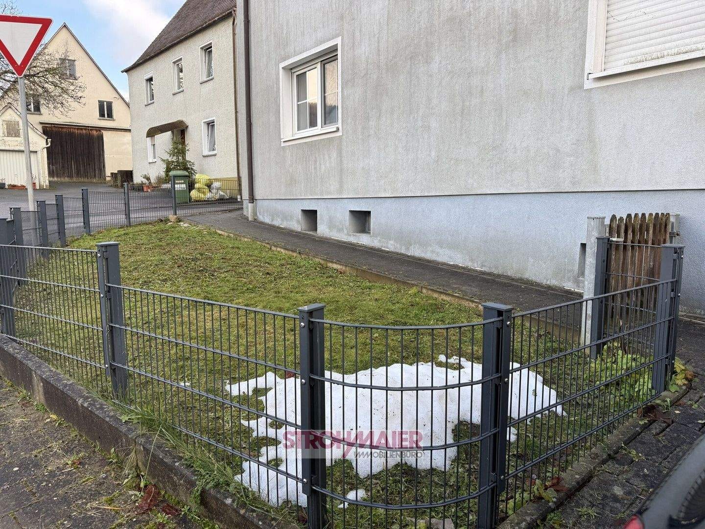 Immobilie in Offenhausen - Eigenheim mit Mieteinnahmen! Zukunftssicheres Zweifamilienhaus mit ausbaubarem Dachgeschoss, Scheune und Garten. - Bild 4