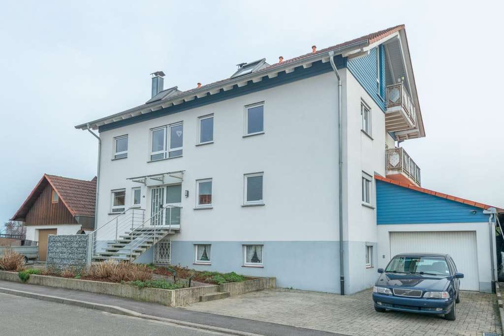 Immobilie in Hohberg - Vermietetes Zweifamilienhaus mit Neuvermietungspotenzial in Hohberg - Bild 0