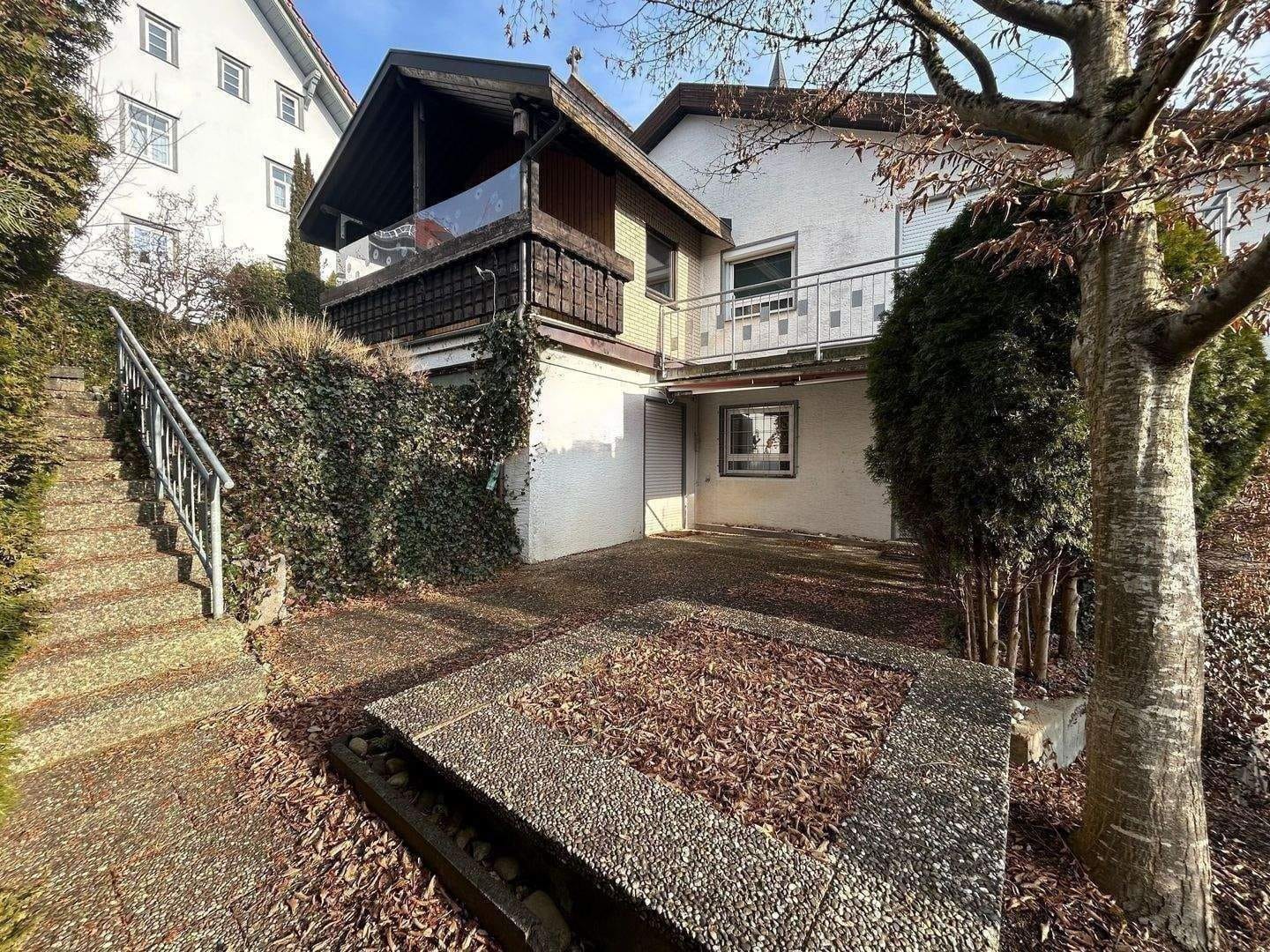 Immobilie in Zimmern ob Rottweil - Großzügiges Einfamilienhaus mit Doppelgarage & 4 Stellplätzen auf außergewöhnlichem Grundstück - Bild 0