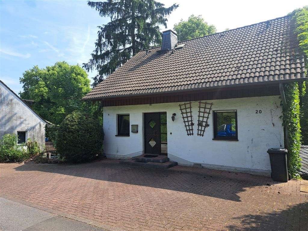 Immobilie in Kürten - Zweifamilienhaus mit Potenzial - Bild 1