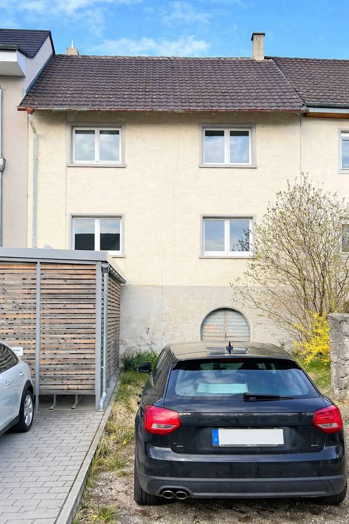 Immobilie in Efringen-Kirchen - **Attraktive vielseitige Doppelhaushälfte in ruhiger Lage von Efringen-Kirchen** - Bild 1