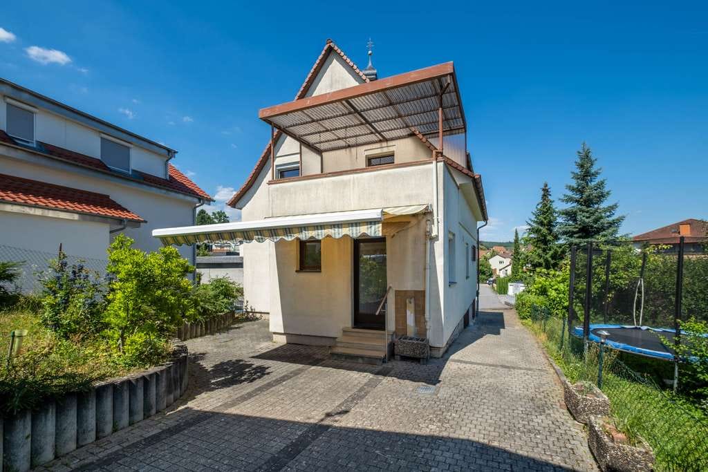 Immobilie in Bammental - Klein, aber kann fein werden: Wohnhaus mit Garten, kleiner Garage und Gestaltungspotenzial - Bild 2