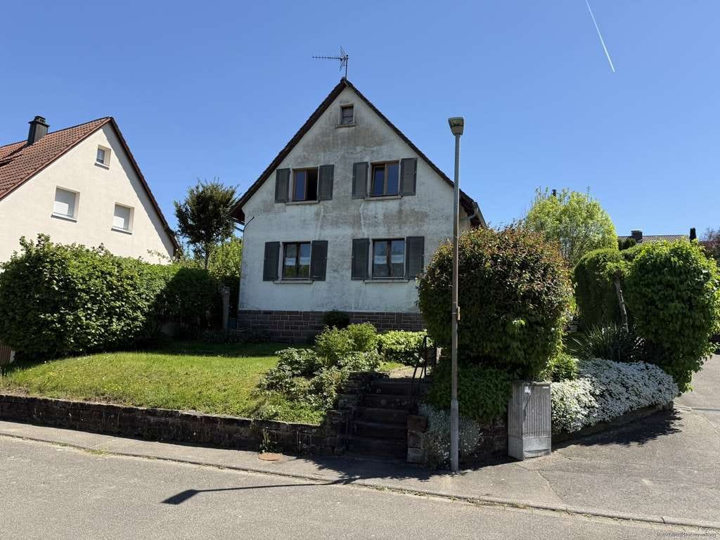 Immobilie in Remchingen - Freistehendes Familienhaus mit Zukunftsperspektive und Top Grundstück in schöner Halbhöhenlage - Bild 0