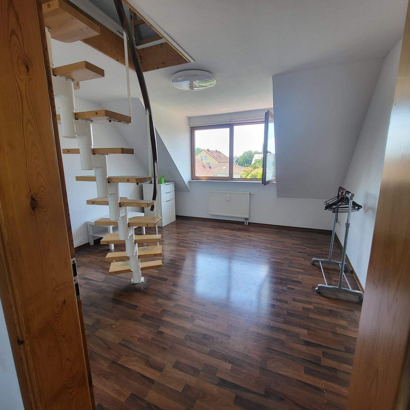 Immobilie in Bergtheim - Renditeobjekt: Wohnung 2 Zimmer , Wfl. 67 qm, Tageslicht-Bad m. Wanne, Heizung mit Solarthermie 2021 neu - Bild 2