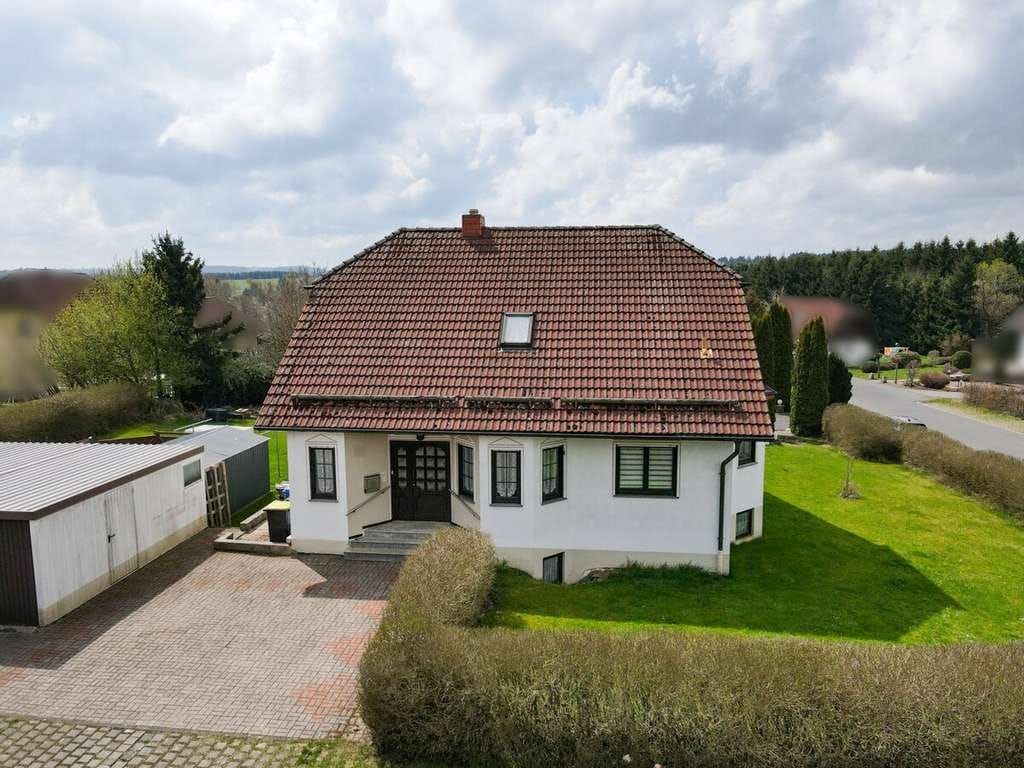 Immobilie in Frankenheim/Rhön - Großzügiges Einfamilienhaus mit Kamin und großem Grundstück in Frankenheim - Bild 0