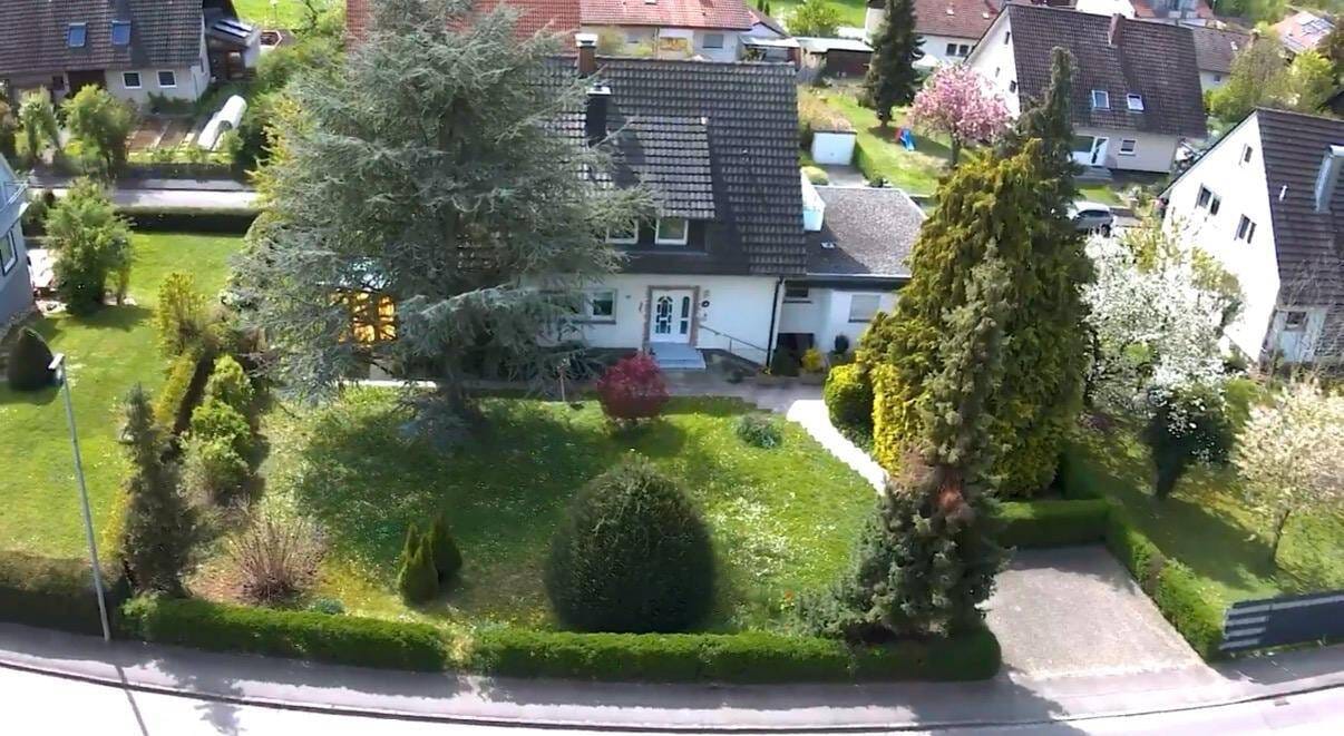 Immobilie in Schliengen - Provisionsfrei - Großzügiges Wohnhaus mit Entwicklungsspielraum, großem Grundstück und vielseitiger Nutzung - Bild 0