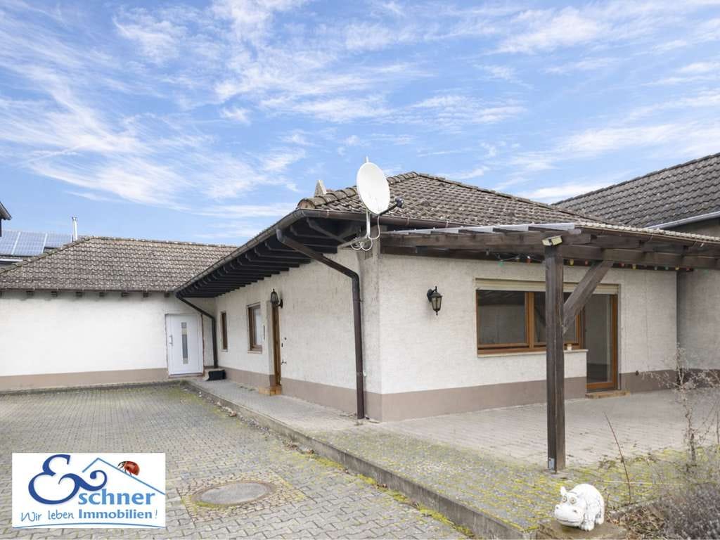 Immobilie in Büttelborn - Klein-Gerau: Vielseitiger Bungalow mit großem Potenzial - Bild 0