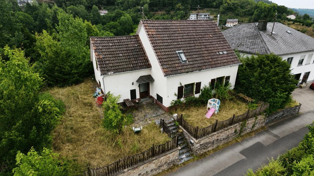Immobilie in Ammeldingen bei Neuerburg - Einfamilienhaus freistehend in Neuerburg - Bild 1