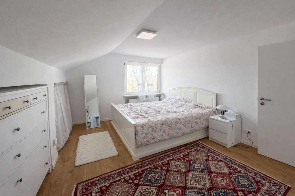 Immobilie in Benediktbeuern - Vermietete 2,5-Zimmer-Dachgeschosswohnung mit Bergblick und Stellplatz - Bild 3