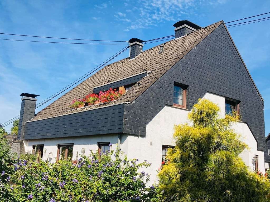 Immobilie in Hardert - Großes Zweifamilienhaus mit Wellnessbereich - Bild 2