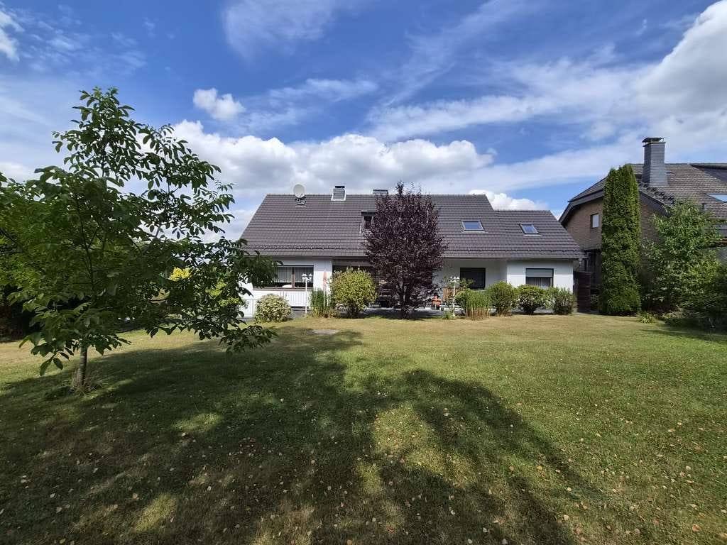 Immobilie in Much - 3-Familienhaus in Much: Mehrgenerationen-Wohnen auf 300 m² Wohnfläche mit Riesen-Grundstück - Bild 0