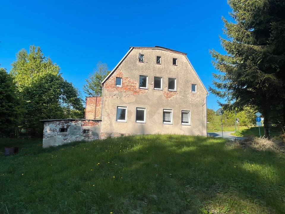 Immobilie in Grünbach - Sanierungsobjekt mit viel Platz und großem Grundstück ! - Bild 0