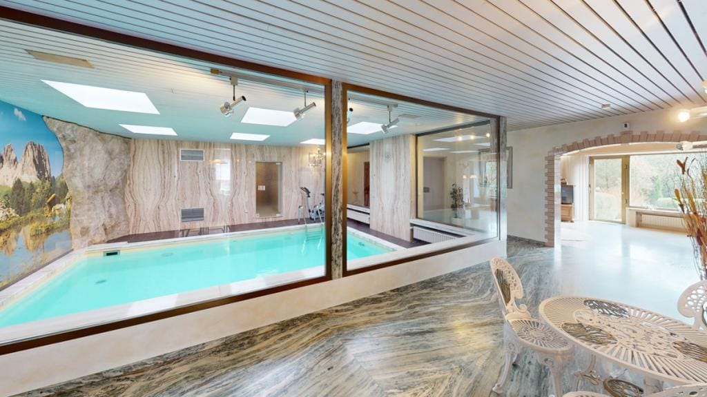 Immobilie in Herscheid - VR IMMO: Luxuriöses 3-Familienhaus mit Innenpool. Ihr Traumdomizil wartet. - Bild 4