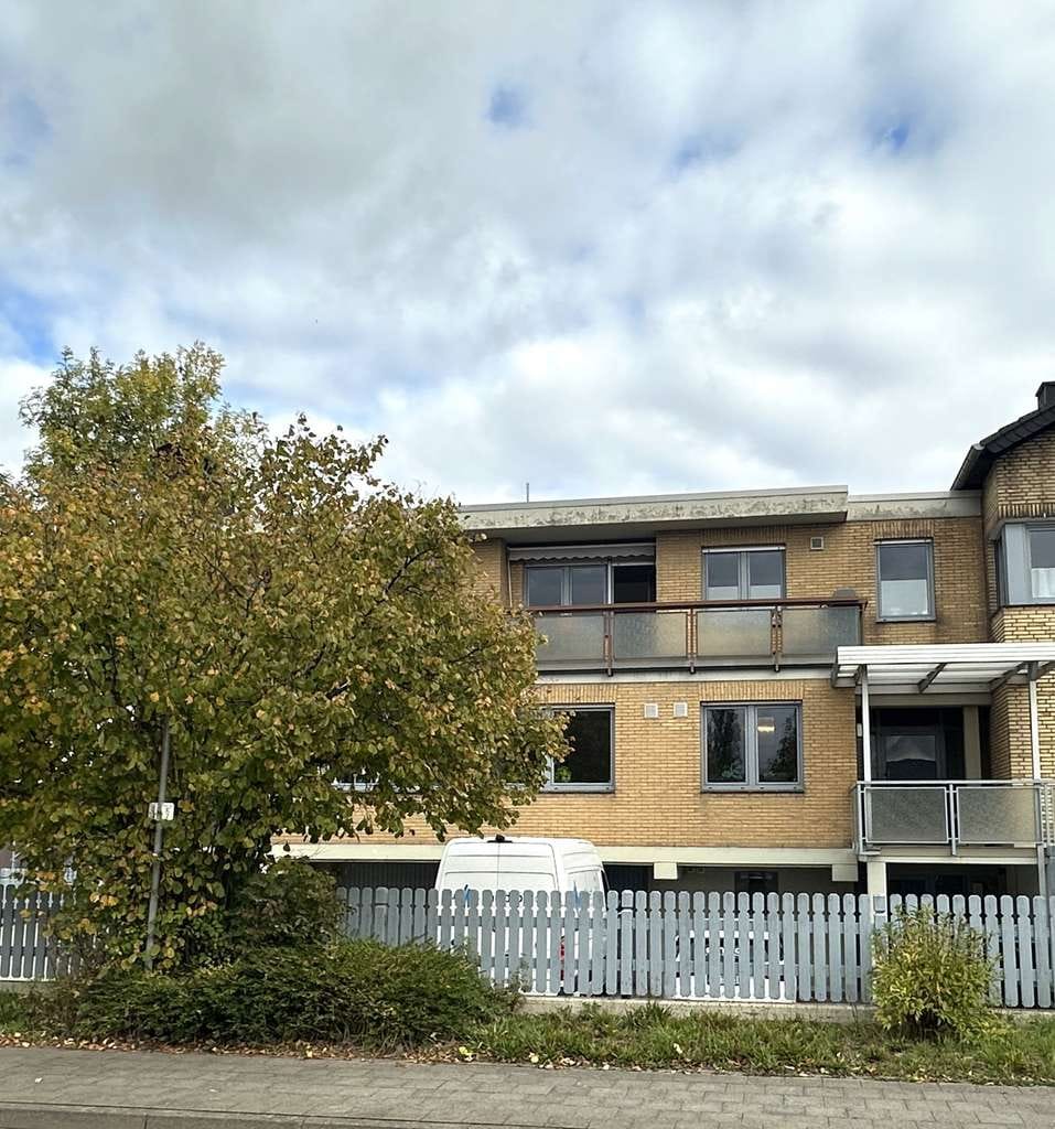 Immobilie in Niederzier - Schickes, modernes 2-Familienhaus mit drei Garagen in 52382 Niederzier - Bild 0