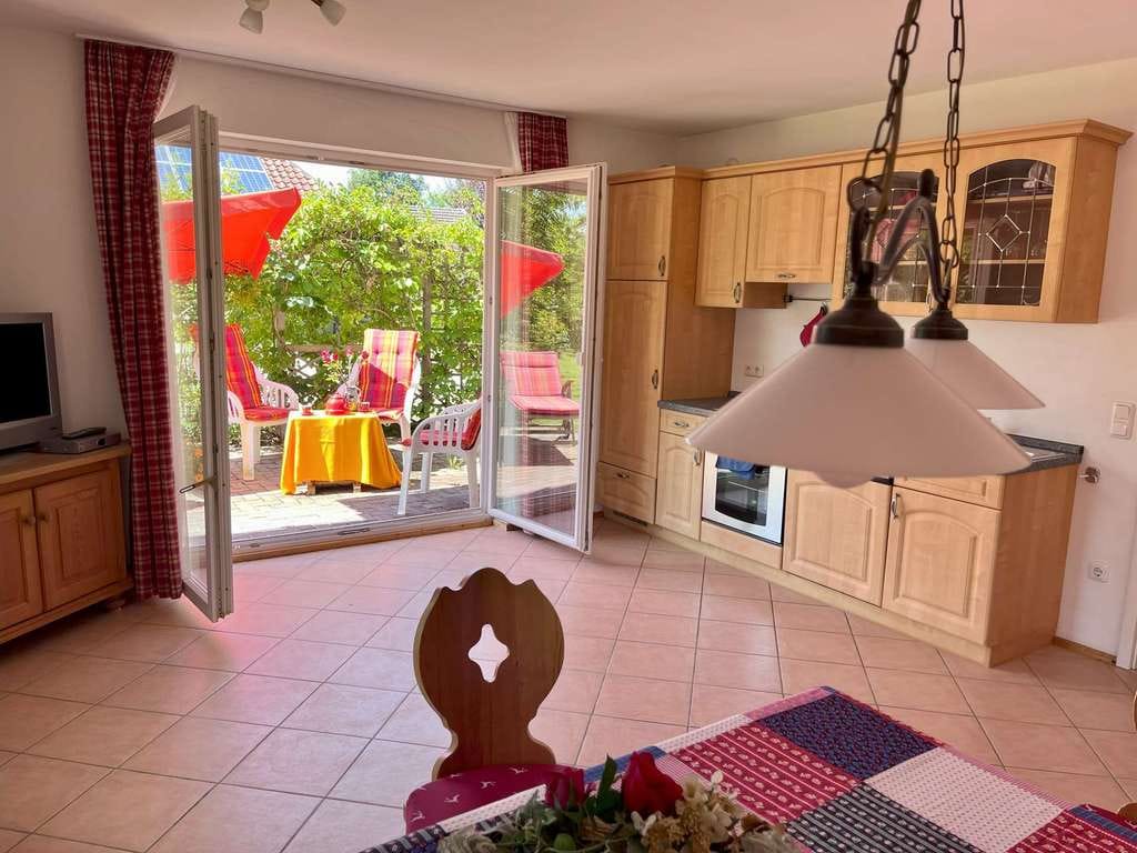 Immobilie in Seeon-Seebruck - Sonnige Maisonette-Gartenwohnung im Herzen von Seebruck – nur 200 m zum Chiemsee - Bild 2