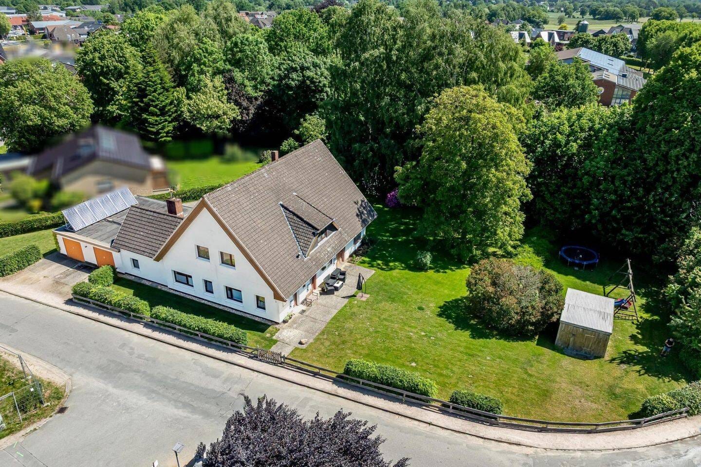 Immobilie in Elmenhorst - 3-Familienhaus auf großem Grundstück - Bild 1