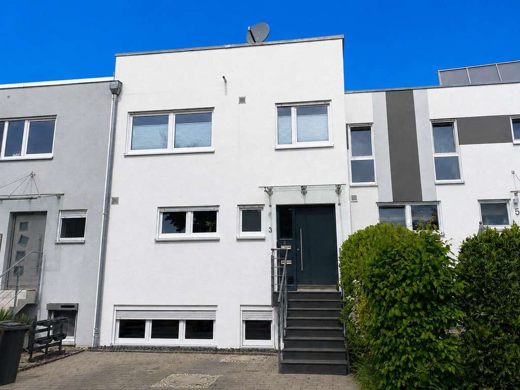 Immobilie in Steinheim an der Murr - Modernes Familienhaus mit viel Wohnfläche, traumhafter Dachterrasse und Garage in ruhiger Lage - Bild 0