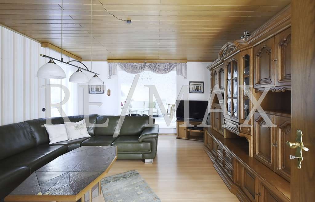 Immobilie in Hahnstätten - Ein Zuhause:
Ein- / Zweifamilienhaus mit Garage, überdachter Terrasse und schönem, ruhigen Garten - Bild 2