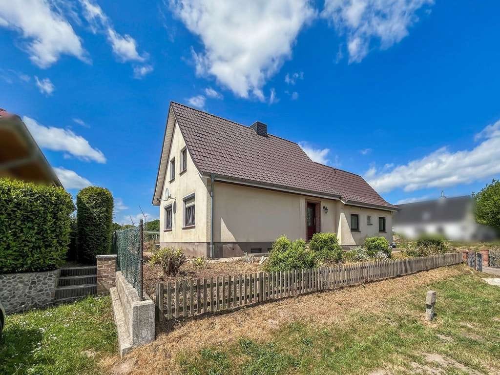 Immobilie in Süsel - Renovierungsbedürftiges EFH mit Teilkeller und Garage in ruhiger Lage. Ideal für Handwerker! - Bild 1