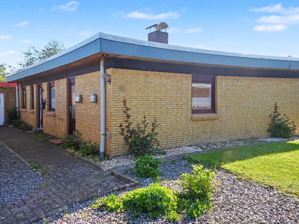 Immobilie in Brunsbüttel - Ebenerdiger Flachdach-Bungalow mit PKW-Stellplatz in ruhiger Wohnlage in Brunsbüttel - Bild 2