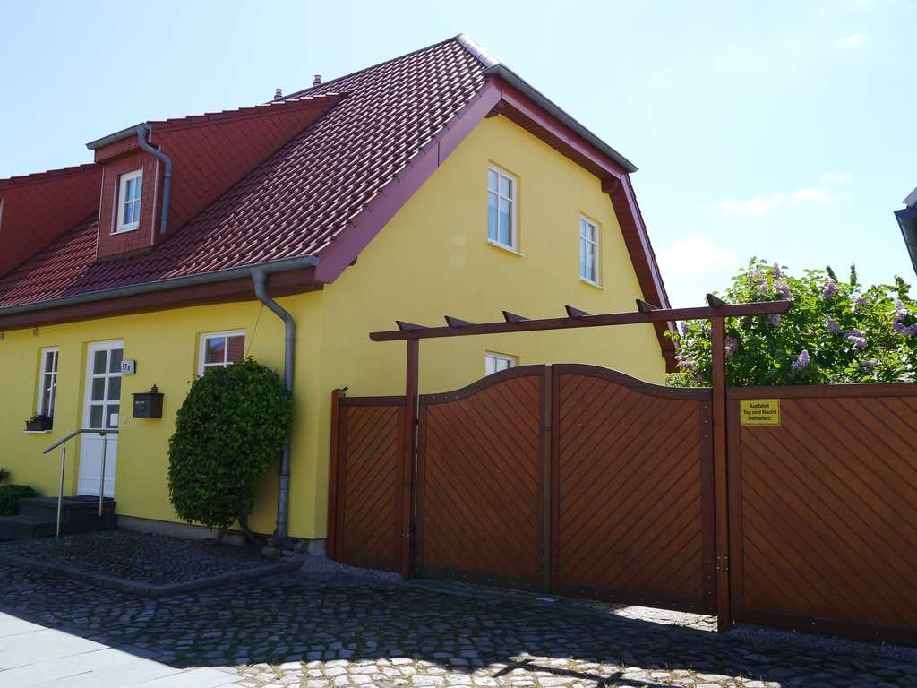 Immobilie in Sagard - Kleine Idylle: Eigenes Haus mit Hof, Garten und Nebengelass - Bild 0