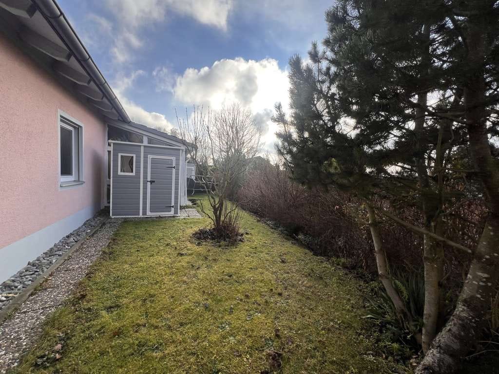 Immobilie in Aidenbach - gepflegter Bungalow mit Terrasse, Wintergarten u. Garten - Bild 1