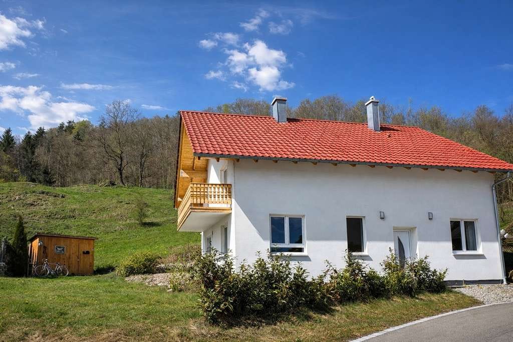 Immobilie in Ronsberg - Modernes Einfamilienhaus in Ronsberg - Baujahr 2018, Massivbau, 818 m² Grundstück - Bild 0