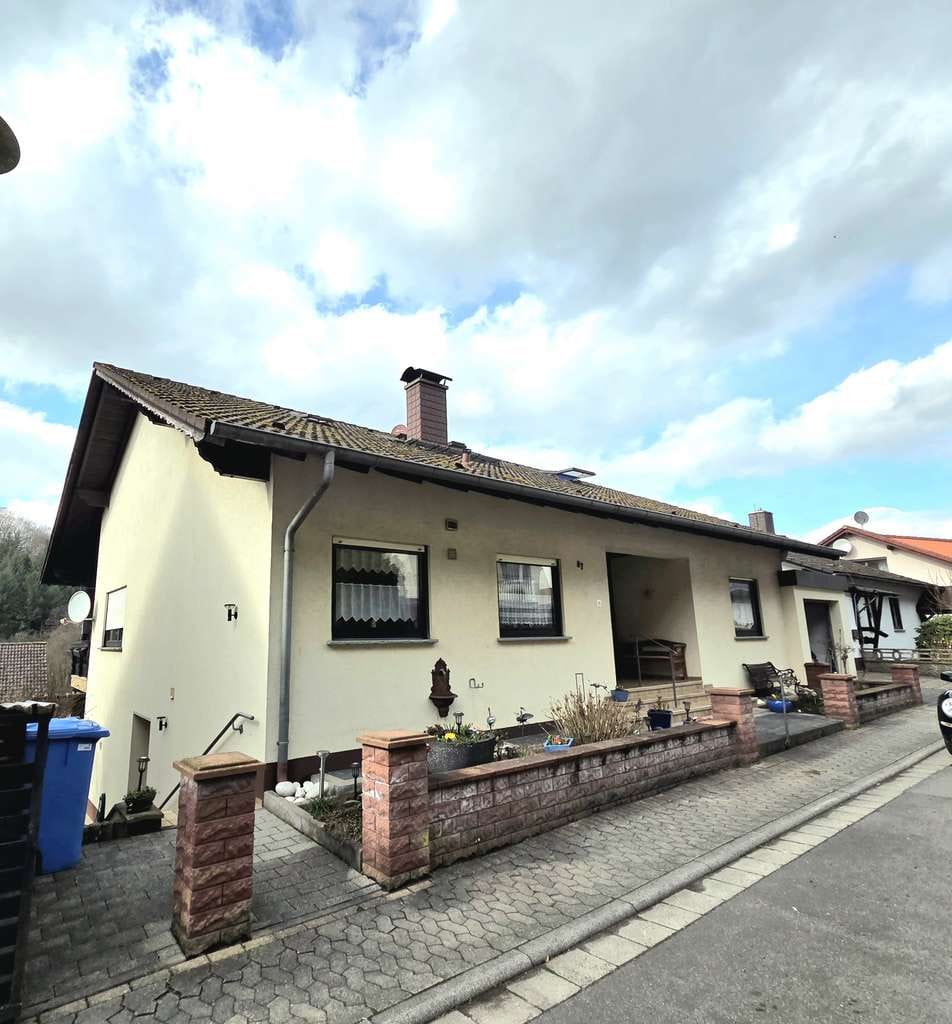 Immobilie in Bad König - Großes Einfamilienhaus mit Einliegerwohnung zu verkaufen - Bild 3