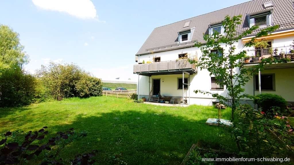 Immobilie in Unterföhring - 3-Zimmer-Wohnung mit 400 m² Gartenanteil, Sonnenterrasse und beheizten Hobby-Raum in Unterföhring! - Bild 2