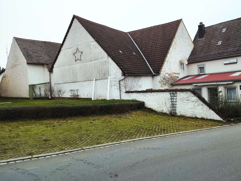 Immobilie in Markt Taschendorf - Wohn- und Geschäftshaus mit großen Lagerflächen für Handel und Handwerk - Bild 2