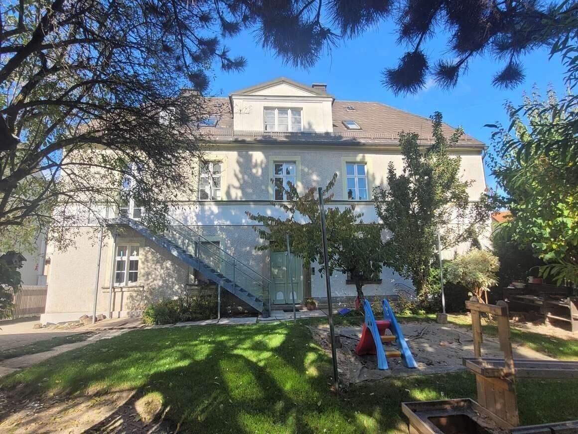 Immobilie in Wunsiedel - Stattliches 3-Familienhaus mit Garten in ruhiger, zentraler Lage - derzeit als Kinderkrippe genutzt - Bild 0
