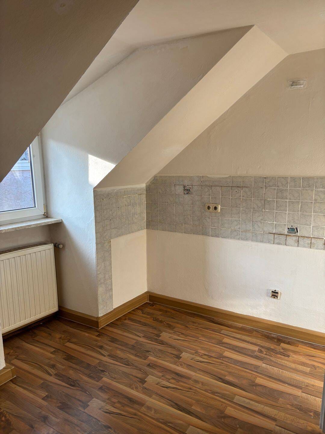 Immobilie in Roding - Attraktives Einfamilienhaus mit Einliegerwohnung, laufend modernisiert und ohne Renovierungsstau - Bild 3