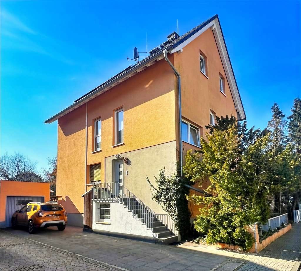 Immobilie in Erzhausen - Gepflegtes 2–3-Familienhaus mit PV-Anlage, Nebengebäude, Pool und 660 m² Grundstück in Erzhausen - Bild 1