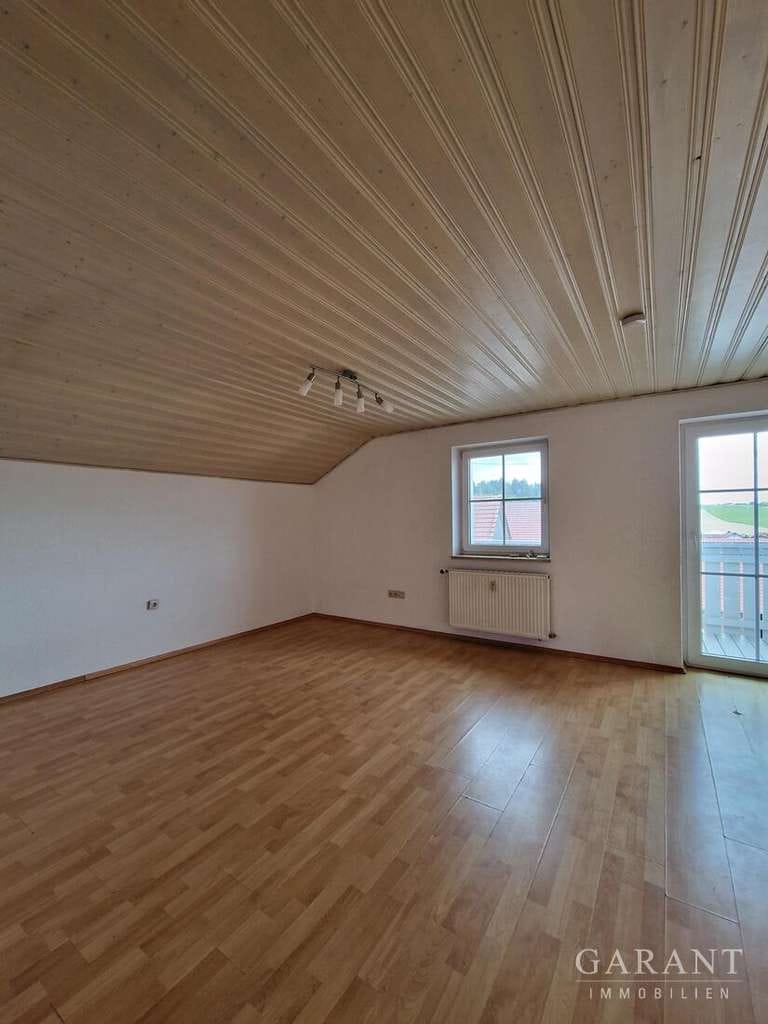 Immobilie in Hutthurm - Charmante 3 Zimmer-Dachgesschoss-Wohnung mit Balkon - Bild 1