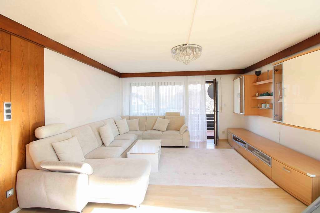 Immobilie in Kirchdorf an der Iller - Fast wie ein eigenes Haus: Charmante Wohnung mit außergewöhnlichen Außenflächen und Dachterrasse - Bild 3