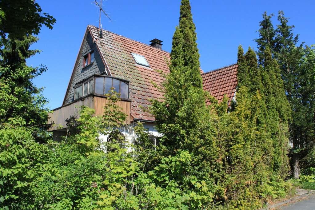 Immobilie in Medebach - Sanierungsbedürftiges Einfamilienhaus mit Garten in top Lage von Medebach - Bild 3