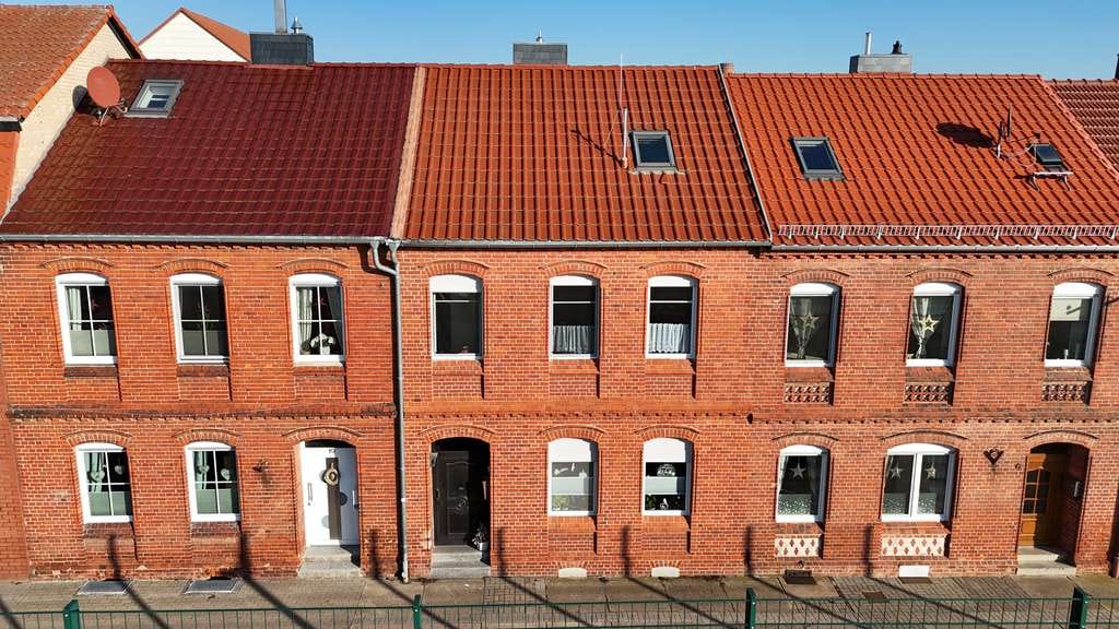 Immobilie in Tangermünde - Mehr als 4 Wände: Familienhaus mit Grundstück & Gartenfläche - Bild 2