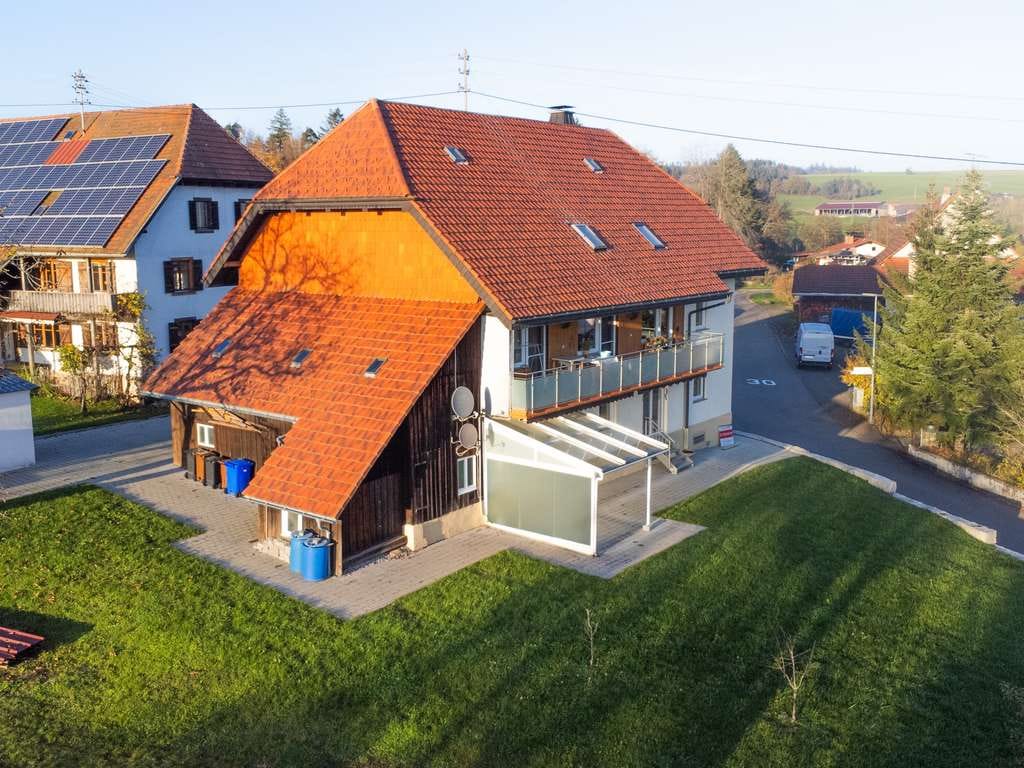 Immobilie in Ühlingen-Birkendorf - Gepflegtes Dreifamilienhaus mit großzügigem Grundstück, flexiblen Nutzungsmöglichkeiten und solid... - Bild 1