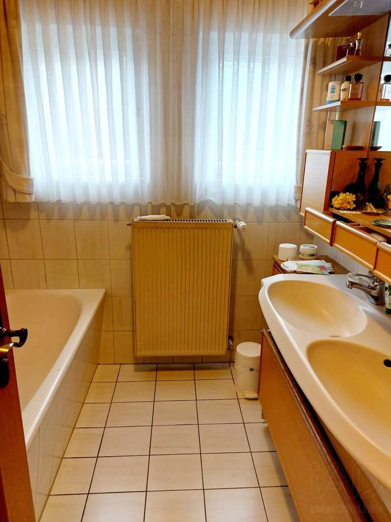 Immobilie in Bad Brückenau - Ihr neues Zuhause: 249 m2 Wohnfläche EFH mit Garten und Garage in Bad Brückenau - Bild 4