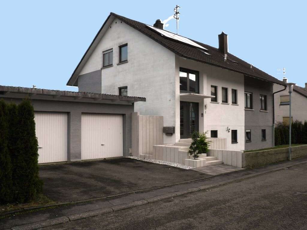 Immobilie in Aglasterhausen - Modernisiertes attraktives Zweifamilienhaus - Top Kapitalanlage - Bild 0