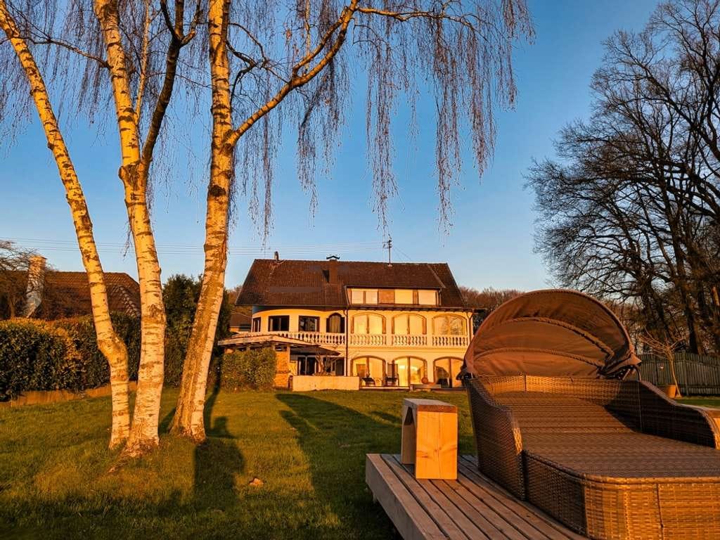 Immobilie in Königswinter - Freistehendes EFH mit grandiosem Weitblick in ruhiger Lage! 465qm, Pool, 1.617qm Areal, 3 Garagen... - Bild 0