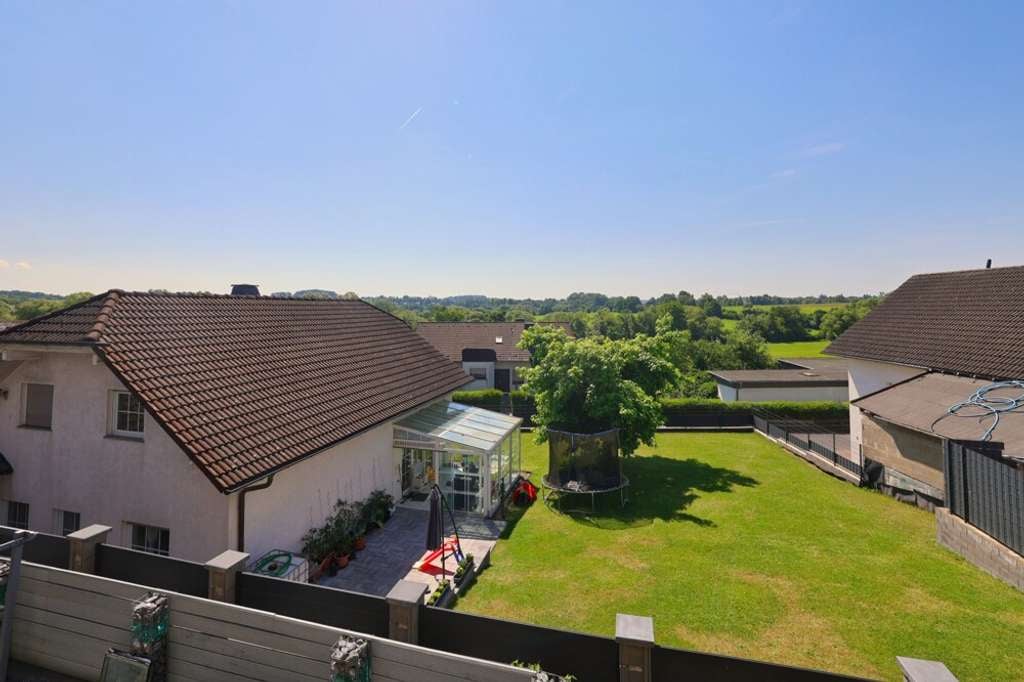 Immobilie in Dierdorf - Gepflegte Doppelhaushälfte mit Balkon, Terrasse u. Stellplatz in ruhiger Anliegerstraße von Dierdorf - Bild 4