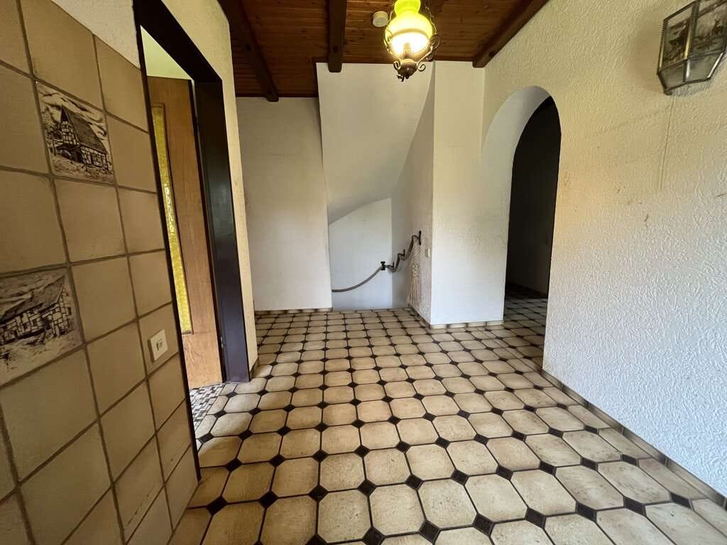Immobilie in Simmerath - Freistehendes Einfamilienhaus mit Garage und großem Potenzial in ruhiger Lage von Lammersdorf - Bild 2