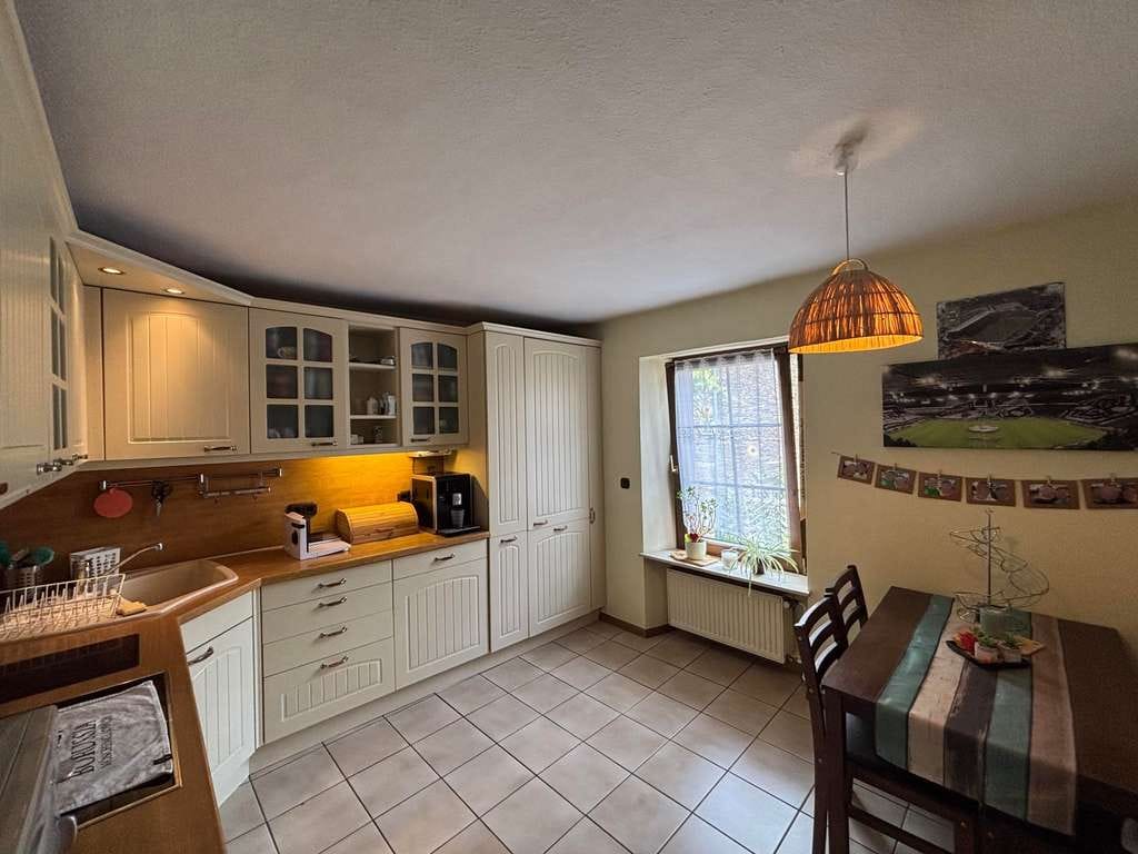 Immobilie in Bernkastel-Kues - Charmantes Wohnhaus mit Garagen im Ortskern - Bild 1