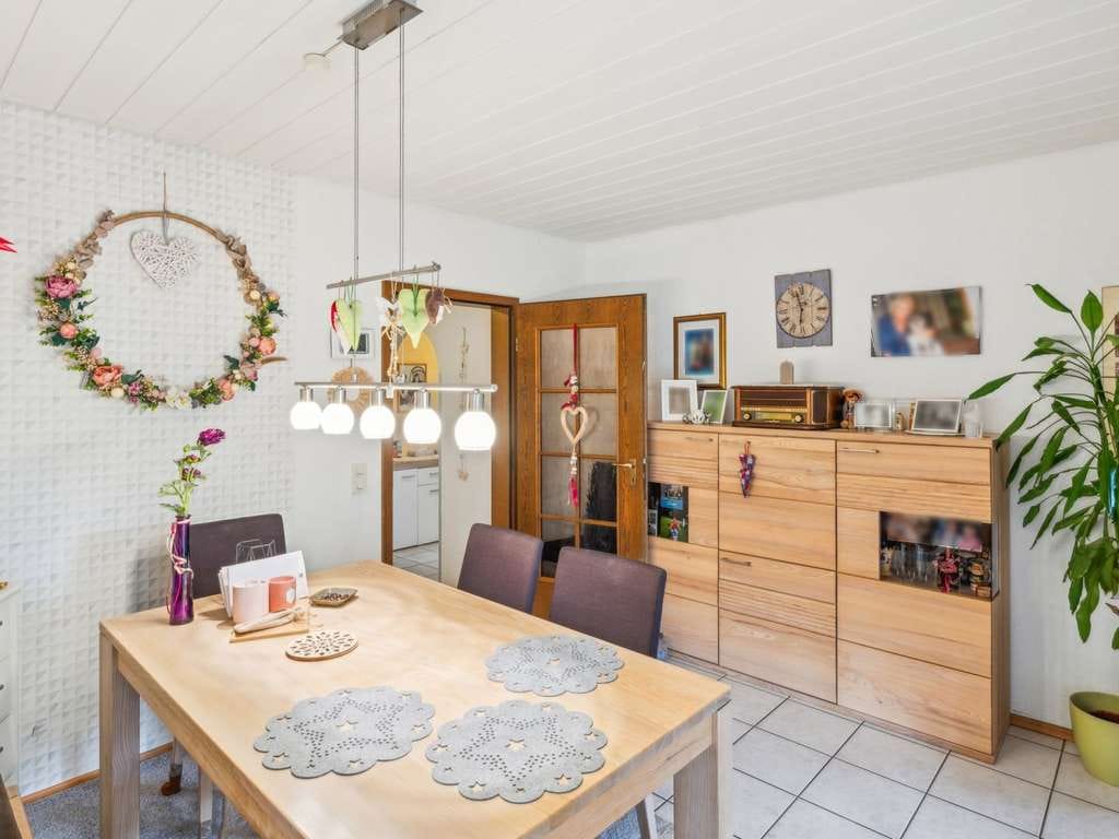 Immobilie in Karlstadt - Gepflegtes Zweifamilienhaus mit Einliegerwohnung in Karlburg bei Karlstadt - Bild 4