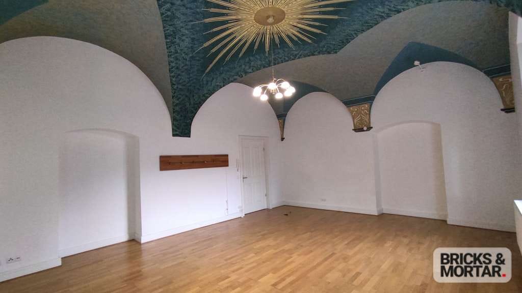 Immobilie in Krumbach (Schwaben) - Wohnen im Schloss, stilvolle 1 Zimmerwohnung in Denkmalgeschütztem Anwesen - Bild 2