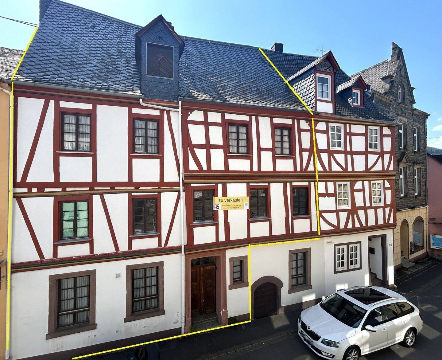 Immobilie in Briedel - historisches Fachwerk-Winzer-Haus mit Weinbergsblick über die Mosel - Bild 1