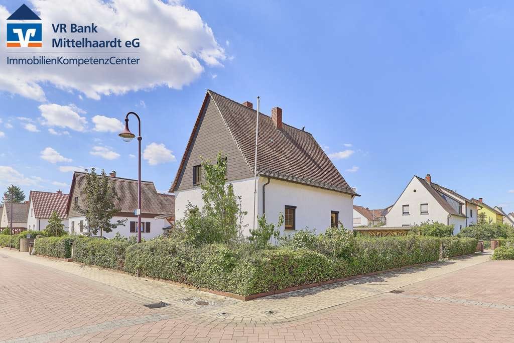 Immobilie in Maxdorf - Charmantes Einfamilienhaus mit Einliegerwohnung und großem Grundstück in Maxdorf! - Bild 0