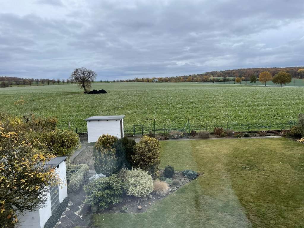 Immobilie in Wennigsen (Deister) - Attraktives Dreifamilienhaus in Ortsrandlage von Bredenbeck mit traumhaftem Ausblick - Bild 3